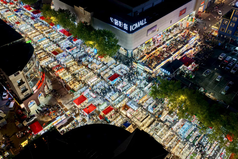 三挺路夜市。賓王社區供圖