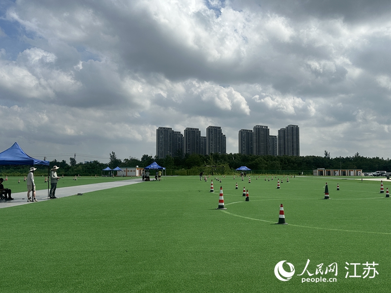 中航金城南京分公司無人機生產線。人民網 趙登巖攝