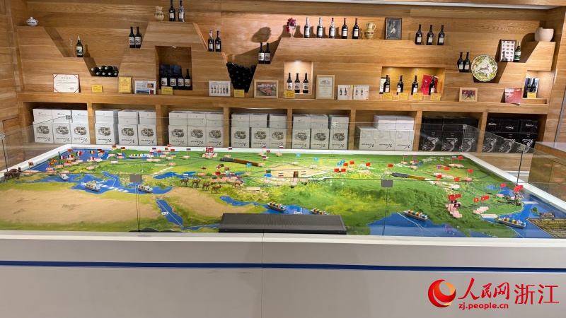 依托四通八達的物流樞紐網絡，除了紅酒，孔志堅還可以經營時效性較短的進口食品。人民網 程欣攝