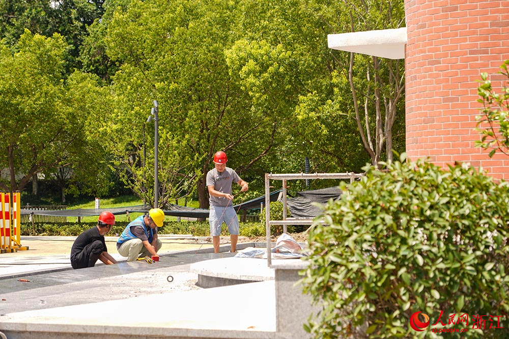 浙江省嘉興市秀洲區洪合鎮1980歷史街區項目進入收尾沖刺階段。人民網 章勇濤攝