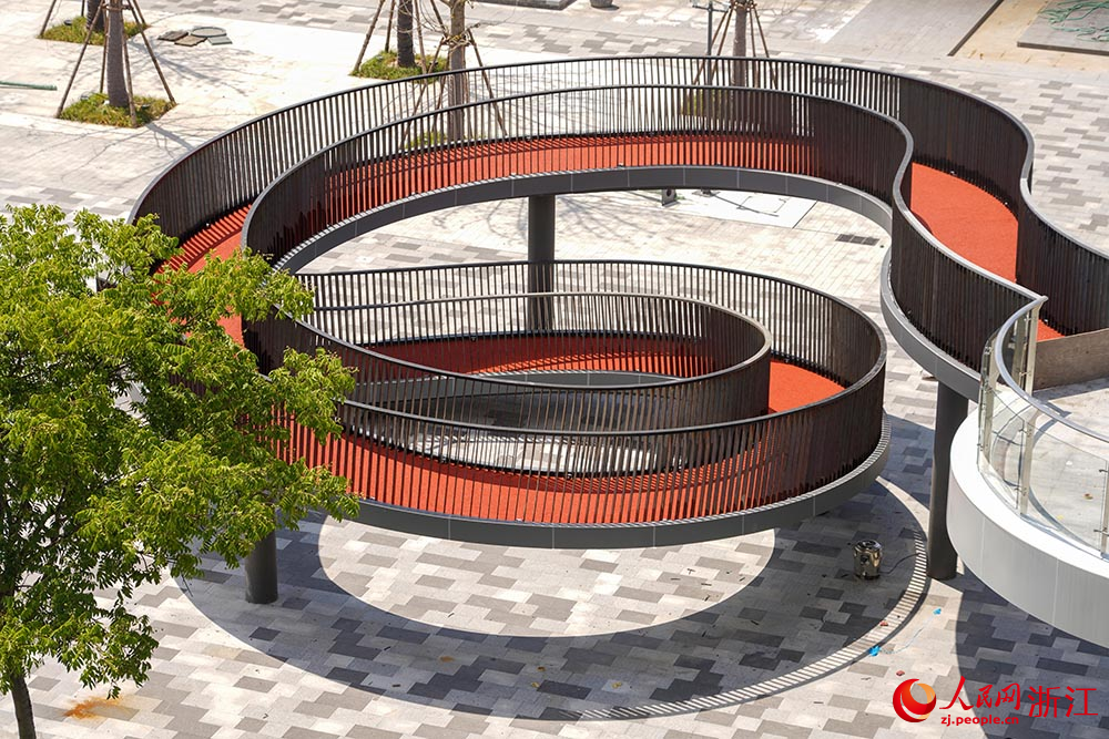 浙江省嘉興市秀洲區洪合鎮1980歷史街區項目進入收尾沖刺階段。人民網 章勇濤攝