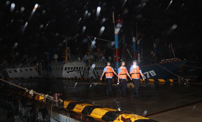 加強值班值守。舟山公安供圖