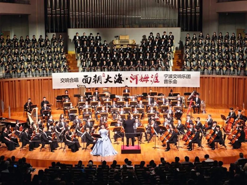 《面朝大?！ず幽范伞吩诒本﹪掖髣≡菏籽?。邢廣利攝