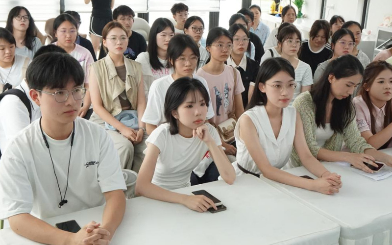 分享會現場?；顒臃焦﹫D