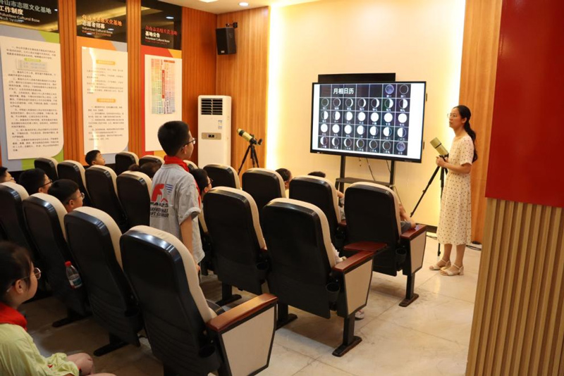 志愿文化基地組織開展“月相變化”為主題的科普活動。舟山煙草供圖