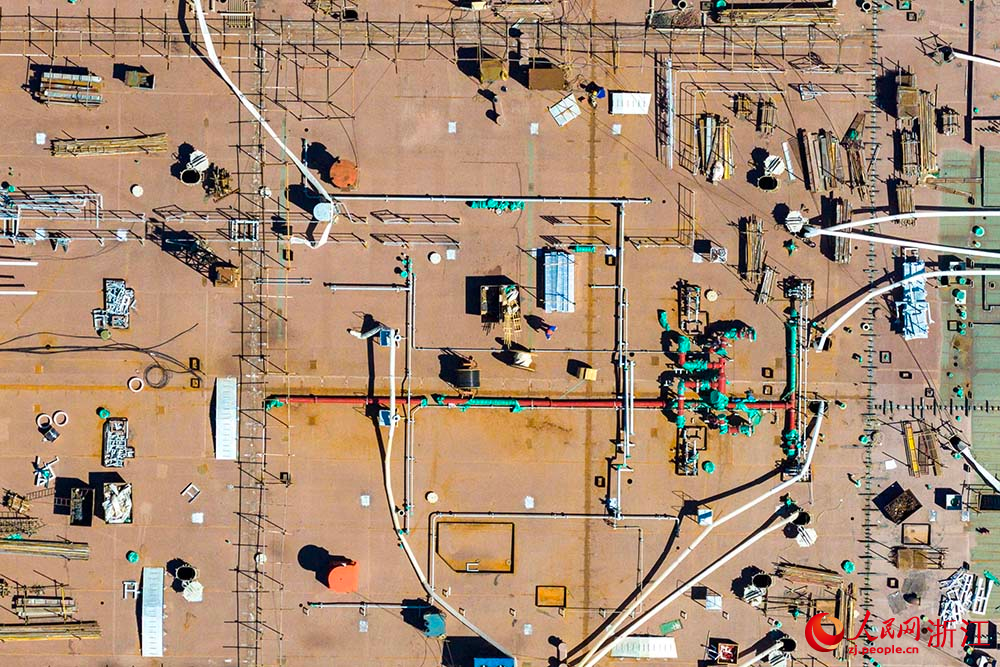 空中俯瞰浙江省舟山市定海工業園區的長宏國際船舶修造有限公司。人民網 章勇濤攝