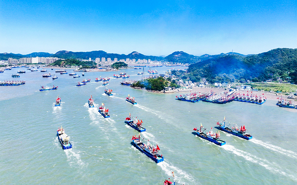 象山縣石浦港千余艘漁船一同啟航。象山縣委宣傳部供圖