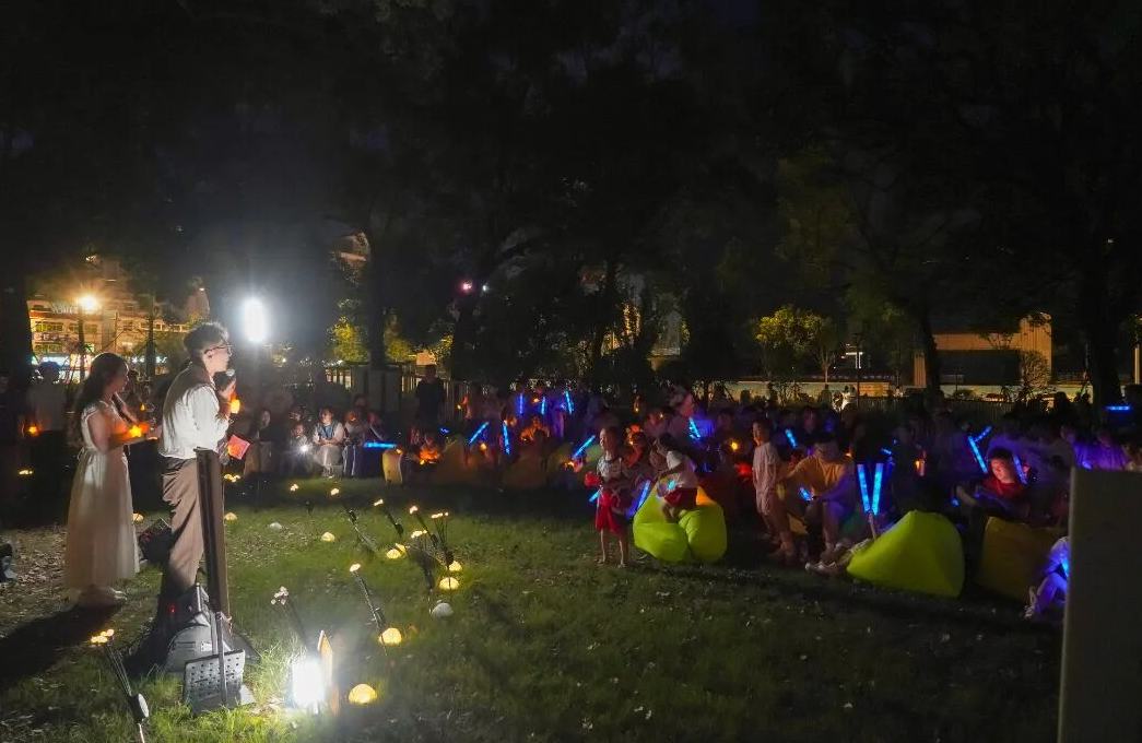 在百年香樟樹下，邂逅一場蓮都秋日浪漫