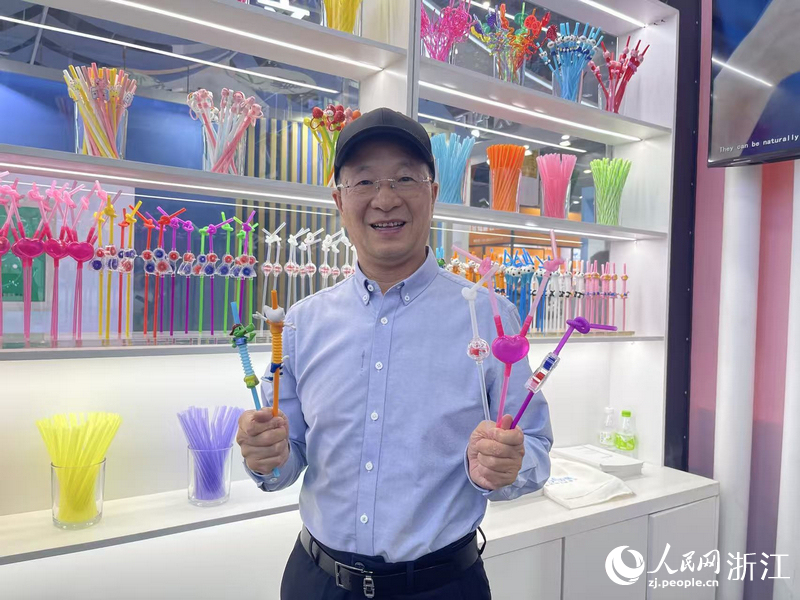 樓仲平“跳出一根吸管”，堅定推進“破界創新”的故事仍在繼續。人民網記者 王麗瑋攝