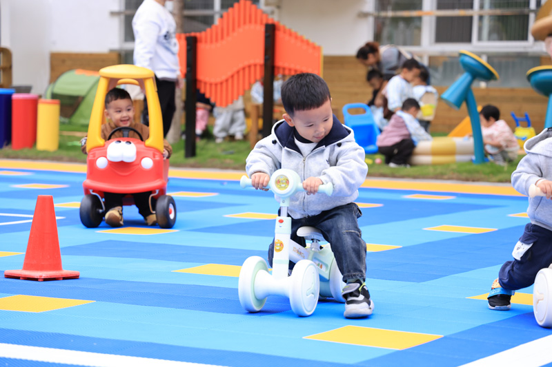 孩子們正在玩耍。景寧縣委宣傳部供圖