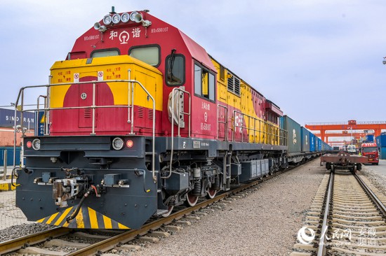 合肥中歐班列整裝待發。人民網記者 苗子健攝