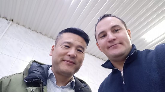 江維廳和杰克合影。樂清市融媒體中心供圖