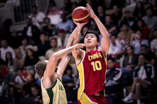 比賽中的王俊杰。海亮教育供圖